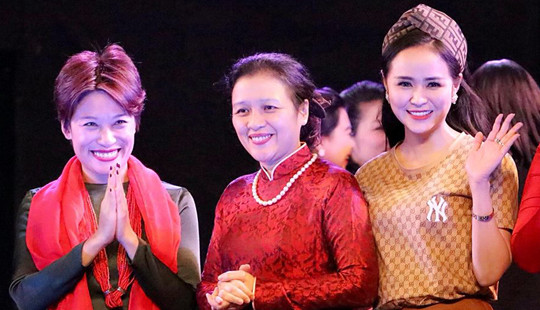 Nữ hoàng hoa hồng Bùi Thanh Hương xúc động vì "Dạ tiệc âm nhạc"