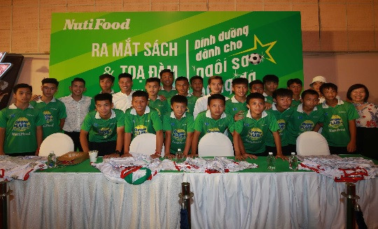 NutiFood ra mắt sách “Dinh dưỡng dành cho ngôi sao bóng đá”