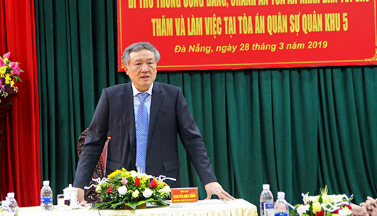 Chánh án TANDTC thăm và làm việc tại TAQS Quân khu 5