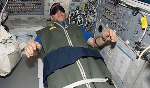 NASA tuyển tình nguyện viên chỉ cần nằm trên giường có ngay 430 triệu