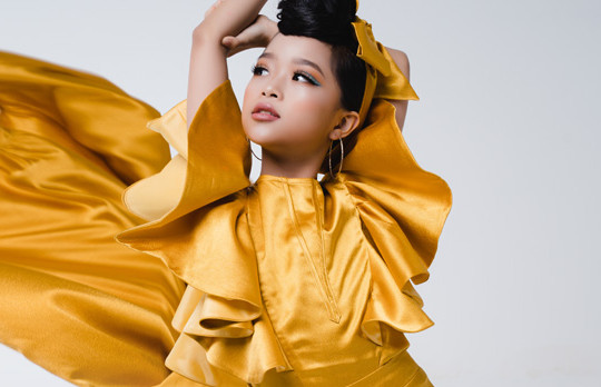 Ngỡ ngàng trước thần thái của mẫu nhí 10 tuổi