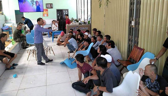 Đà Nẵng: Tạm giữ 34 đối tượng đá gà ăn tiền trong quán cà phê Tèo Em