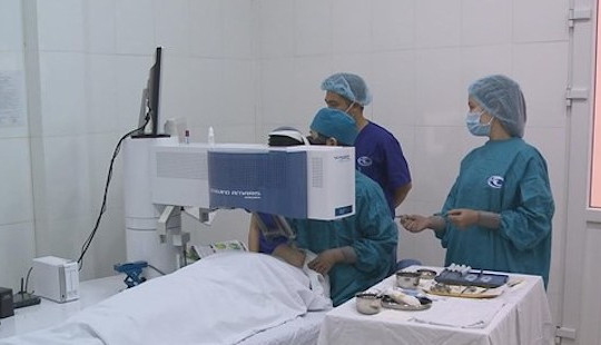 Mổ mắt không chạm mắt giúp bệnh nhân khắc phục hoàn toàn thị lực