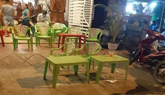 Nổ súng trước quán cà phê, một người trúng đạn