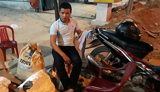 Bắt quả tang đối tượng vận chuyển chất độc cyanua lên bãi vàng