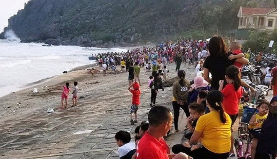 Tìm thấy thi thể nam sinh lớp 5 bị sóng cuốn trôi lúc tắm biển
