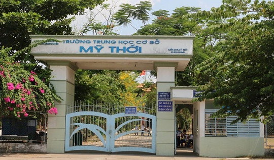 Nam sinh lớp 8 bị bạn học đánh hội đồng tại lớp học