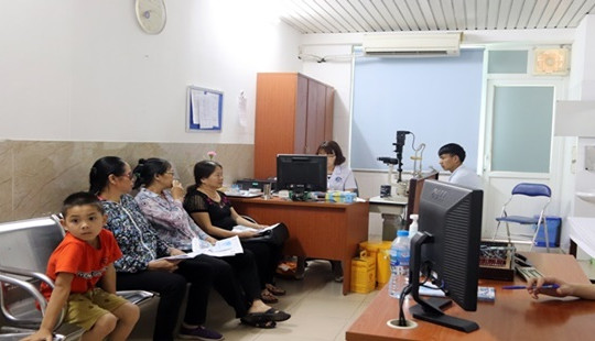 Bệnh mắt mùa xuân - hè và cảnh báo những sai lầm khi chăm sóc mắt
