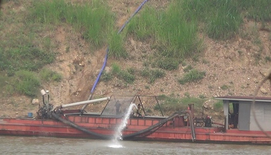 Huyện Văn Yên, Yên Bái: Cát tặc ngang nhiên hoạt động giữa ban ngày