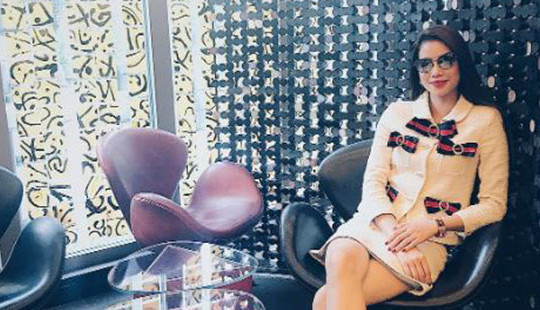 Phạm Hương tái xuất showbiz với thời trang cá tính, thời thượng