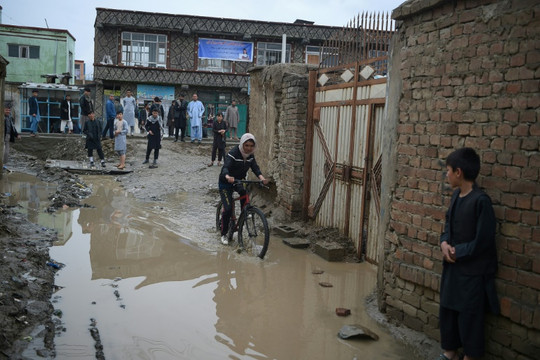 Phụ nữ Afghanistan với chiến dịch #MyRedLine