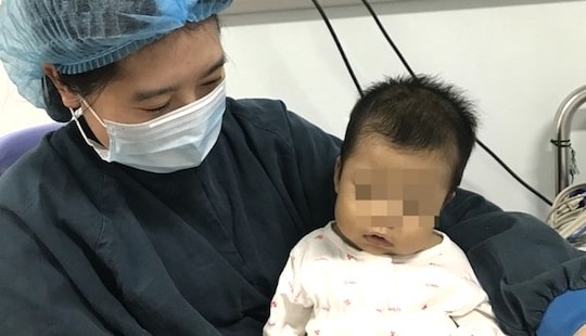 Em bé nhỏ tuổi, nhẹ cân nhất Việt Nam được ghép gan thành công