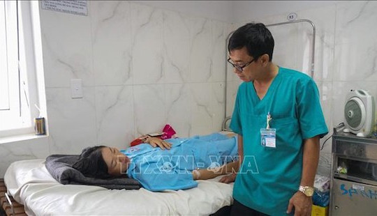 Sinh con tại nhà, sản phụ bị băng huyết nguy kịch