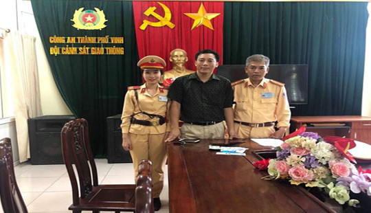 Nhặt được hơn 30 triệu đồng, Cảnh sát giao thông tìm người trả lại