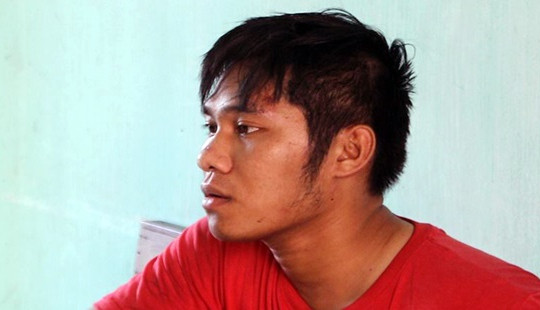 Mang theo súng tự chế, táo tợn cướp tiệm vàng giữa trưa