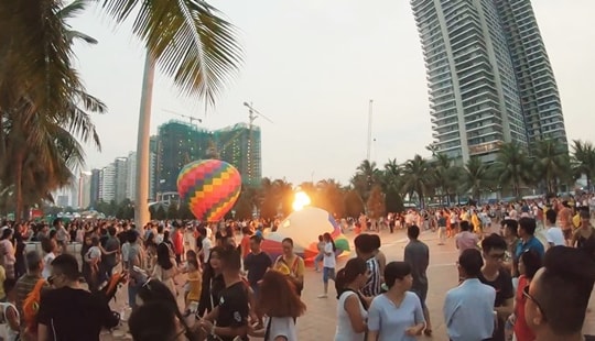 Cháy khinh khí cầu lần đầu tiên được trình diễn tại Đà Nẵng