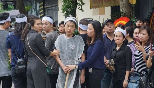Học sinh tự kỷ mất mẹ sau vụ tai nạn tại hầm Kim Liên được hỗ trợ tiền ăn học