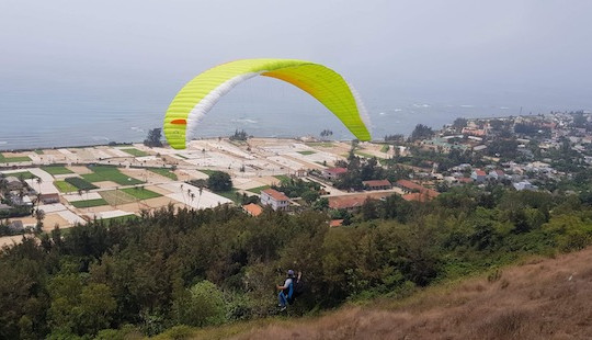 Lễ hội dù lượn đầu tiên trên đảo Lý Sơn