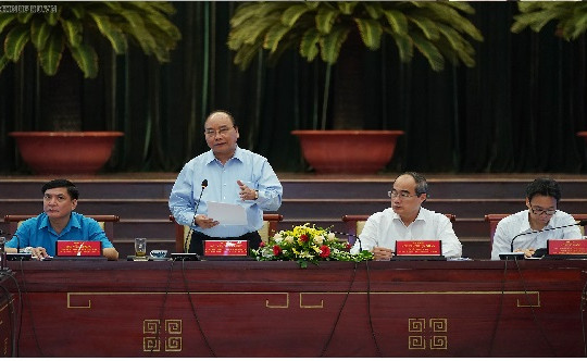 Thủ tướng Nguyễn Xuân Phúc đối thoại với công nhân kỹ thuật cao