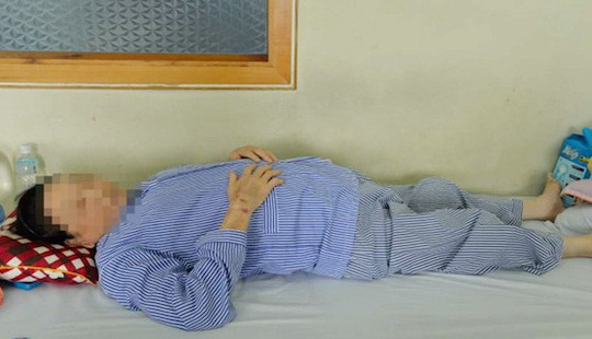 Liên tục đi tiểu ra máu cục, người phụ nữ đi khám phát hiện u bàng quang