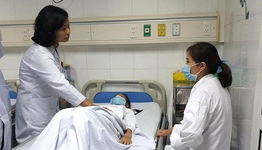 Bé gái 12 tuổi bị mang khối u quái khổng lồ kích thước gần 20cm