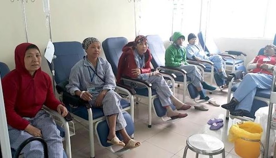 Thiếu thuốc ung thư điều trị, bệnh nhân phải mua thuốc giá cao gấp 7 lần