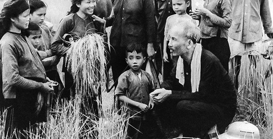 Tư tưởng Hồ Chí Minh về phát huy dân chủ, xây dựng nhà nước pháp quyền của dân, do dân, vì dân