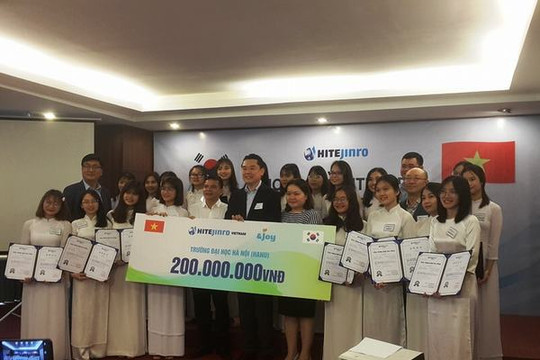 Trao học bổng Hitejinro 2019 cho sinh viên xuất sắc của Đại học Hà Nội