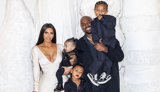 Kim Kardashian đón con thứ 4 chào đời bằng cách nhờ mang thai hộ