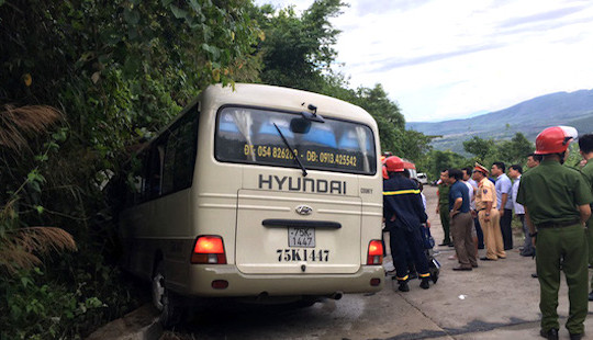 Xe chở sinh viên gặp tai nạn ở Huế, 18 người bị thương