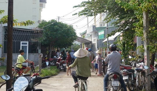Hai vợ chồng giáo viên về hưu chết trong căn nhà khóa cửa