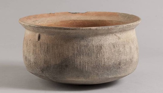 "Báu vật sông Hồng - Sưu tập Khảo cổ học từ Bảo tàng Việt Nam"