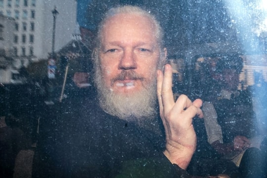 Chuyển động thế giới 15/5: Lật lại vụ cha đẻ WikiLeaks cưỡng hiếp một phụ nữ Thụy Điển