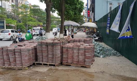 Vụ “bức tử” doanh nghiệp ở quận Cầu Giấy: UBND phường Dịch Vọng rào tôn trái quy định