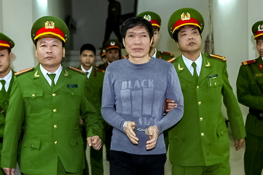 Cần có hướng dẫn cụ thể về trang phục của bị cáo tại phiên tòa