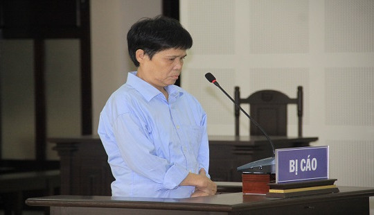 Cắt cổ đồng nghiệp vì bị thế chỗ