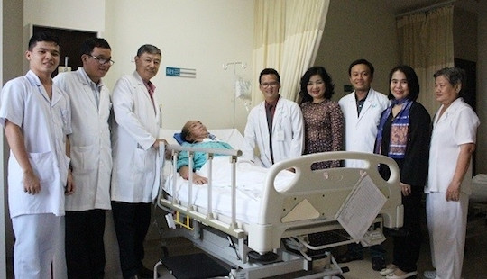 Bệnh nhân Campuchia dị ứng thuốc nguy kịch được bác sĩ Việt Nam cứu sống ngoạn mục
