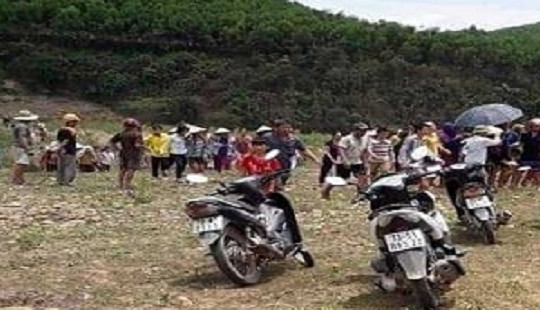 Tắm sông sau lễ tổng kết năm học, 3 học sinh chết đuối thương tâm