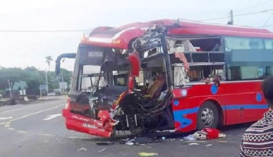 Va chạm giữa hai xe khách, 7 người bị thương