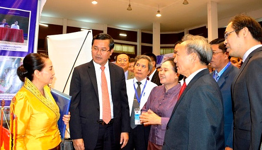 Triển lãm giáo dục đại học Việt Nam - Lào 2019