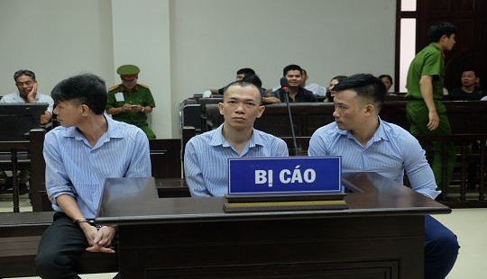 Giảm án cho nhóm bị cáo phạm tội cướp tài sản
