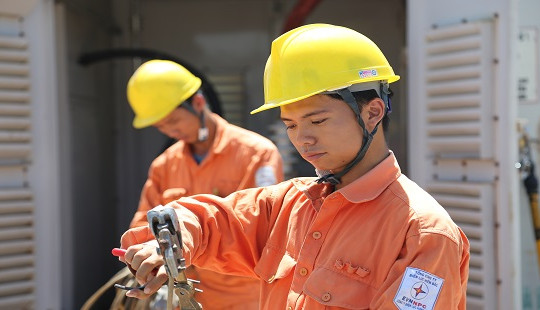 EVNNPC đảm bảo cấp điện ổn định cho khách hàng trong mùa nắng nóng