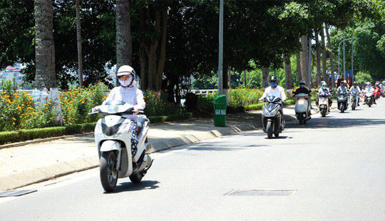 Hà Nội nắng nóng trên 38 độ C, cảnh báo tia tử ngoại gây nguy hại cao