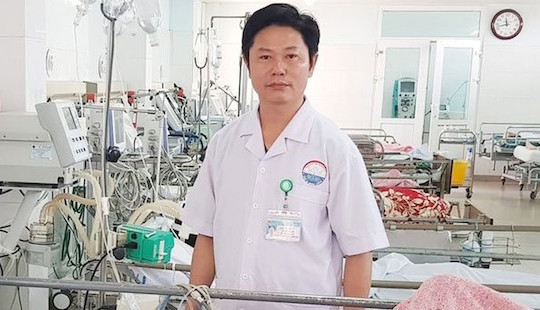 Bác sĩ dùng bia giải độc rượu được Thủ tướng tặng bằng khen
