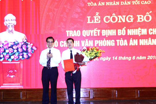 Trao quyết định bổ nhiệm Phó Chánh Văn phòng TANDTC