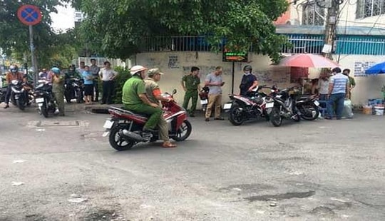 Người đàn ông tử vong dưới gầm cầu vượt