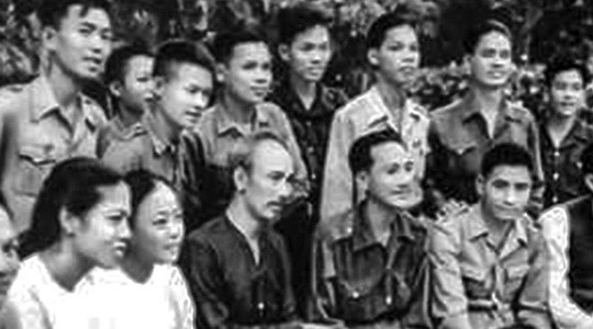 Tư tưởng Hồ Chí Minh về phát huy dân chủ, chăm lo đời sống nhân dân