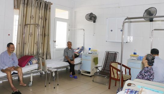 Các bệnh viện Hà Nội tăng cường chống nóng cho người bệnh