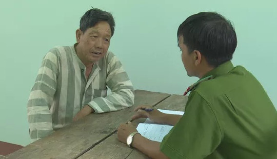 Tạm giữ nguyên trưởng thôn tổ chức bán dâm tại quán karaoke
