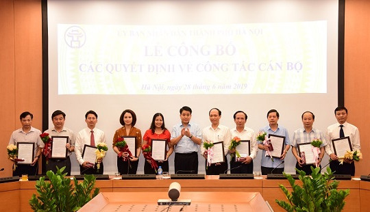 Chủ tịch Hà Nội bổ nhiệm nhiều nhân sự mới